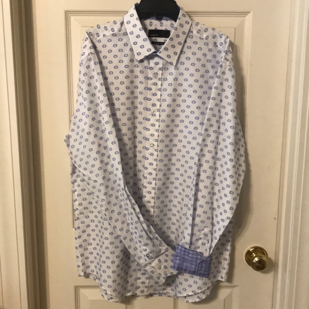 NWOT QUIETI 100% fine cotton LS dress shirt white w/light blue design